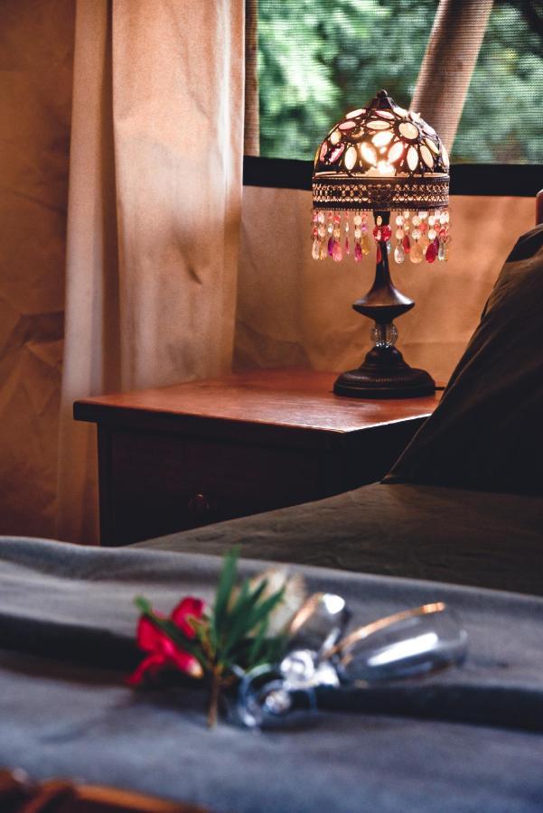 Silk Pavilions Glamping Mount Burrell Екстер'єр фото
